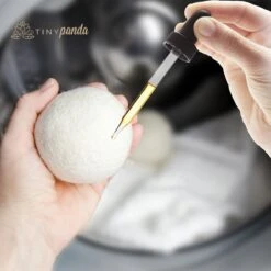 Merkloos Droger Ballen XL 6 Stuks Inclusief Lavendelolie – Zero Waste Dryer Balls - Duurzaam – Wasverzachter – Herbruikbare Drogerballen – Droogt De Was Sneller – Tiny Panda -Wasbenodigdheden Winkel 1200x1200 1424