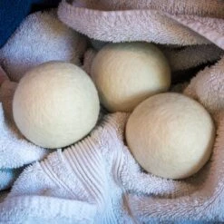 Apeiron Drogerballen - Droogballen - 6 XL Wasbollen - Droger - Duurzaam - Wasmachine - Wasverzachter - Energie Besparen - Zero Waste - Schapenvacht - Wol -Wasbenodigdheden Winkel 1200x1200 1480