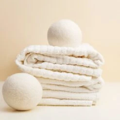Apeiron Drogerballen - Droogballen - 6 XL Wasbollen - Droger - Duurzaam - Wasmachine - Wasverzachter - Energie Besparen - Zero Waste - Schapenvacht - Wol -Wasbenodigdheden Winkel 1200x1200 1482