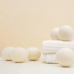 Apeiron Drogerballen - Droogballen - 6 XL Wasbollen - Droger - Duurzaam - Wasmachine - Wasverzachter - Energie Besparen - Zero Waste - Schapenvacht - Wol -Wasbenodigdheden Winkel 1200x1200 1485
