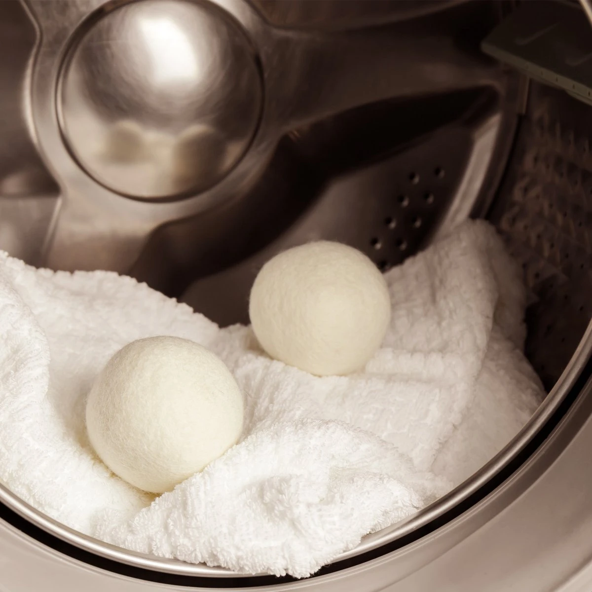 FAVE Drogerballen XL - 6 Stuks - Inclusief 2x Lavendelolie & Opbergzakje - Wasbol - Wasballen - Doseerbol - Droogballen - Duurzaam 8 FAVE Drogerballen XL - 6 Stuks - Inclusief 2x Lavendelolie & Opbergzakje - Wasbol - Wasballen - Doseerbol - Droogballen - Duurzaam - Afbeelding 6